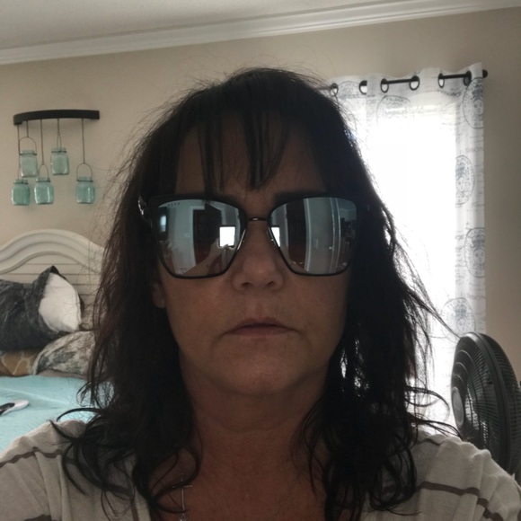 Meet your Posher, Sandy - Picture 1 of 1